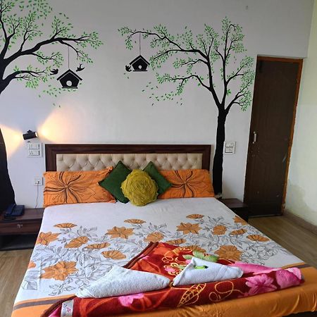 Joshi Holiday Home Stay Lansdowne Eksteriør billede