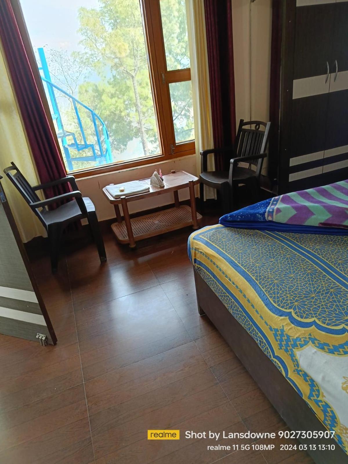 Joshi Holiday Home Stay Lansdowne Eksteriør billede